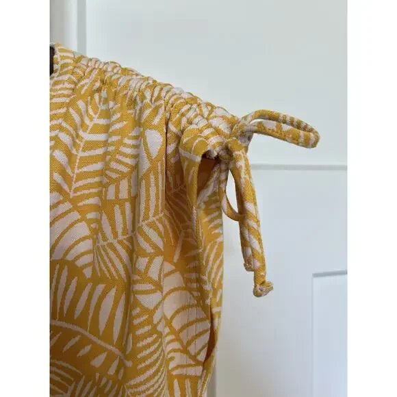 Liz Claiborne Size Medium Yellow White Leaf Pattern Short Sleeve Blouse - Picture 2 of 9